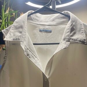 Columbia Men's Classic White Button-Down Shirt